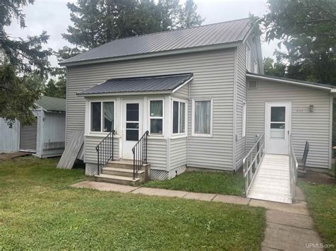 508 W Second Bessemer Mi 49911 Mls 50118751 Redfin