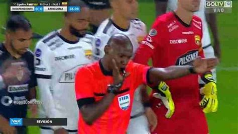 Cancha Ecuador On Twitter Barcelona Protesta Por El Arbitraje De