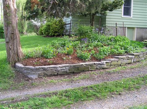 5 Types Of Stones For Flower Beds You Must Know