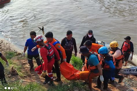 Tim Sar Gabungan Temukan Korban Kedua Yang Tenggelam Di Kali Bekasi