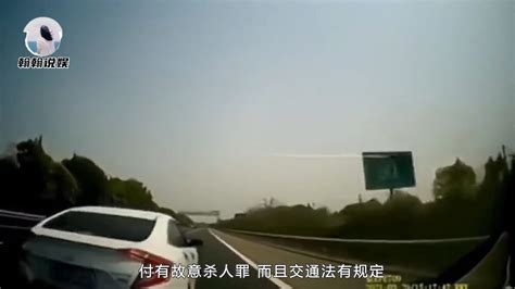 可恨白色轎車司機，高速猛踩剎車逼停后車，監控拍下可恨一幕 監控 汽車 撞車 貨車 車禍 Youtube