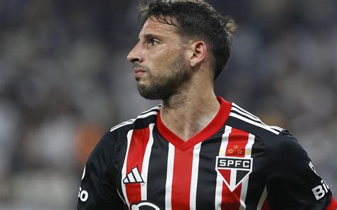 Calleri Inicia Tratamento No Reffis E S O Paulo Ganha Novo Desfalque