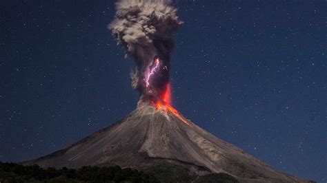 Vulkan Colima Gewitter In Der Aschewolke GEO