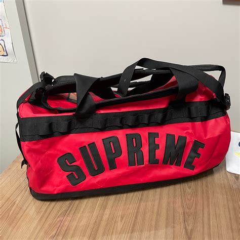 Supreme The North Face Arc Logo Small Base Camp Duffle Bag Red 名牌 手袋及銀包 Carousell