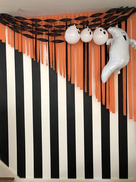 Cheap diy halloween photo backdrop with tablecloths – Artofit