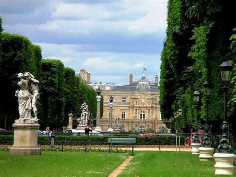 Le Jardin Des Grands Explorateurs Statues Me Arrondissement