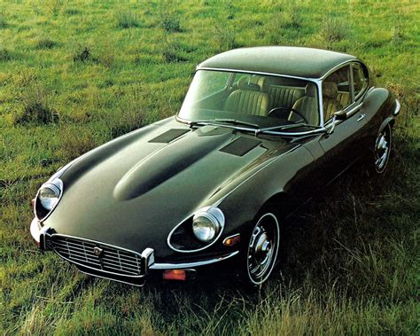 Depuis 1961 La Jaguar Type E Dessinée Par Malcom Sayer Promène Son