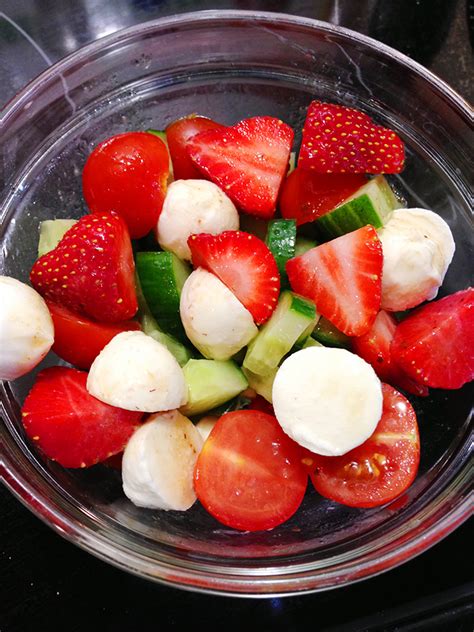 Salade De Fraises Et Bocconcini Recettes Du Qu Bec