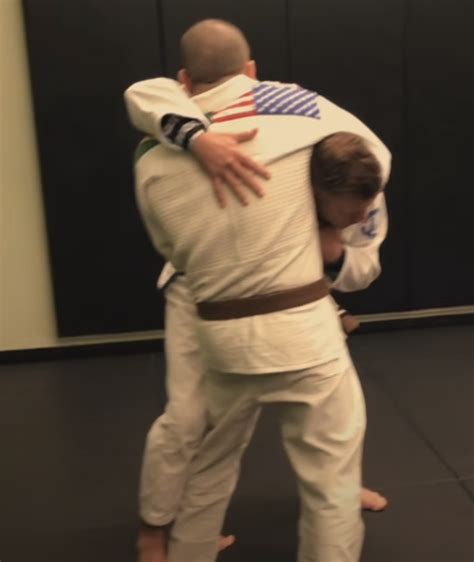 How to Escape a Headlock | Fitness & MMA Blog – BlackBeltWhiteHat.com