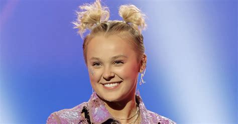 JoJo Siwa Clarifies Comments About Her Dislike Of The Term Lesbian I Never Said It S A Dirty