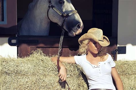 2k Free Download Cowgirl ~ Ana Hickmann Blonde Horse Cowgirl Hat