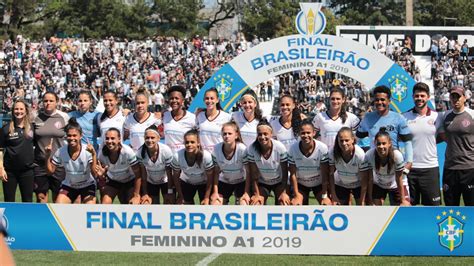 Ferroviária recebe prêmio de melhor projeto de futebol feminino