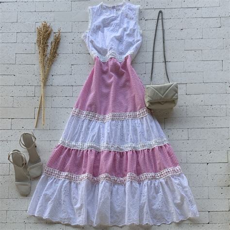 Vestido Longuete Laise Detalhado Em Gripier Listrado Pink Dondoca Moda