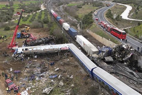 有片希臘發生火車對撞慘劇 至少造成36死85傷 上報 國際