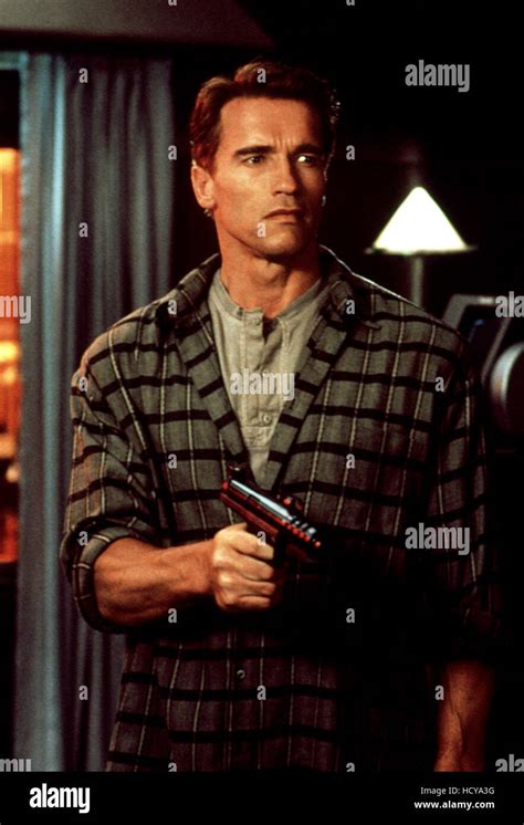 TOTAL RECALL, Arnold Schwarzenegger, 1990 Stock Photo - Alamy