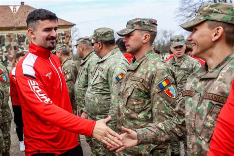 Mircea Rednic a dat milităria jos din pod la UTA FOTO Sportarad