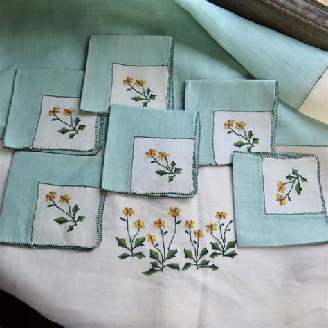 Embroidered Linen Tablecloth And Napkin Bridge Set Vintage 1940 S Cross