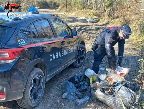 Abbandona In Val Di Cava Sacchi Di Rifiuti Da Uno Sgombero