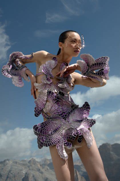 Editorial Earthrise Haute Couture Iris Van Herpen