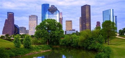 Houston Neighborhoods: A Guide | ApartmentGuide.com