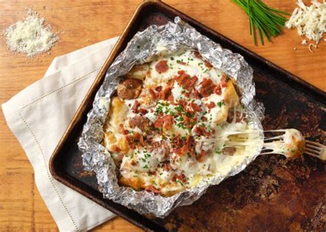 Enchiladas De Huevo Con Salsa De Frijol Con Chorizo Y Queso Fresco