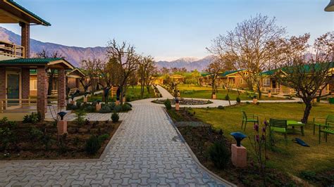 10 Luxury Hotels In Kashmir Top Ten 5 Star Hotels In Kashmir