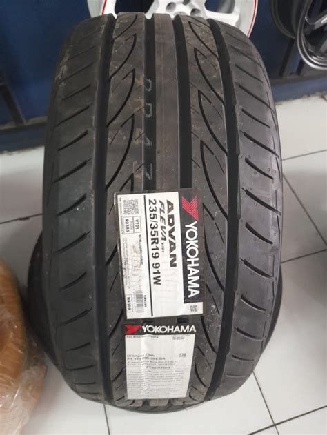 Jual BAN MOBIL IMPORT RING 19 YOKOHAMA ADVAN Fleva V701 91W 235 35 R19