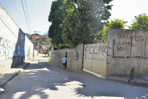 Homem Morre Apedrejado E Degolado Em Bairro De Cariacica No Es