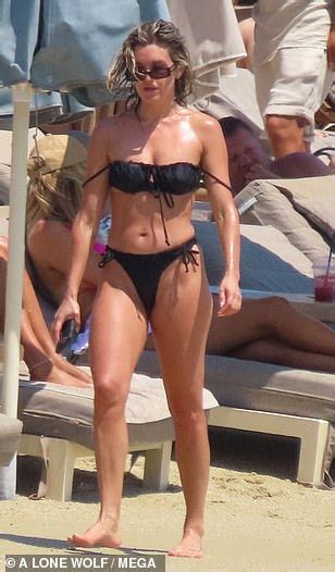 Ashley Roberts Shows Off Her Incredible Figure In Black Bikini On A