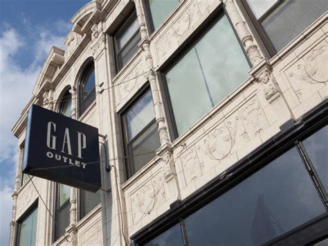 Gap Outlet | Shopping in Logan Square, Chicago