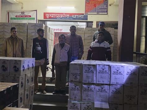 Large consignment of foreign liquor worth Rs 30 lakh recovered 30 लख