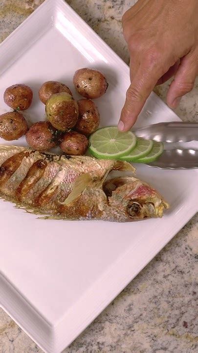 How To Make Fried Whole Yellowtail Snapper Youtube