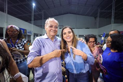 Bárbara do Firmino e Sílvio Mendes conversam moradores da Zona Sul