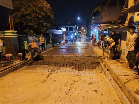 Dikebut Hingga Larut Malam Betonisasi Jalan Desa Tropodo Waru Masuk