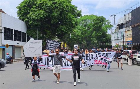 Gerakan Kirim Surat Massal Aremania Ke Presiden Yang Pertama Di Kantor Pos