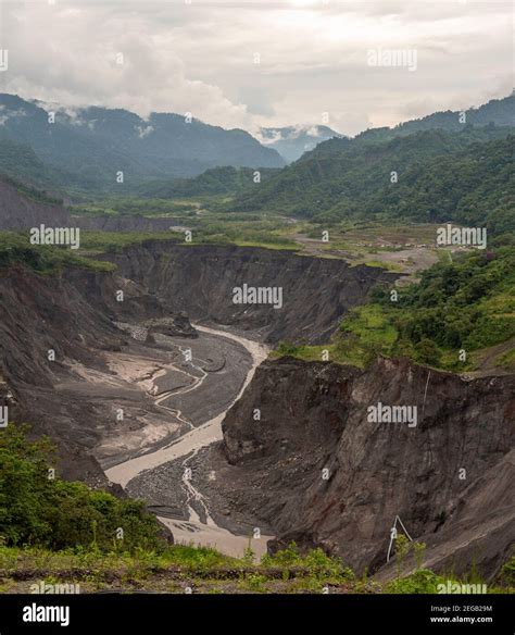 Erosi N Catastr Fica En El Valle Del R O Coca Ecuador De Enero