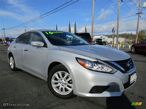 Brilliant Silver Nissan Altima S Photo