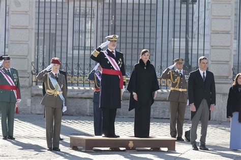 Los Looks De La Reina Letizia Y La Princesa Leonor En La Pascua Militar