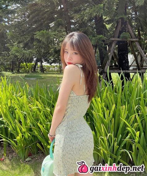 Ảnh Ngọc Kem Tiktok Khoe Vòng Eo Thon Gọn Siêu Hot