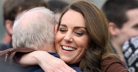 Kate Middleton S Hugging Spree Debunks Meghan Markle S Jarring Formal Netflix Claim Mirror