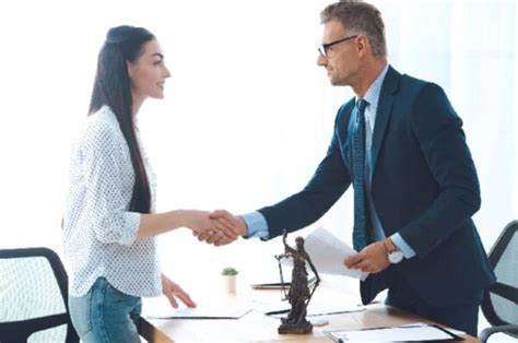 How To Prepare For Your First Meeting With Your Divorce Lawyer