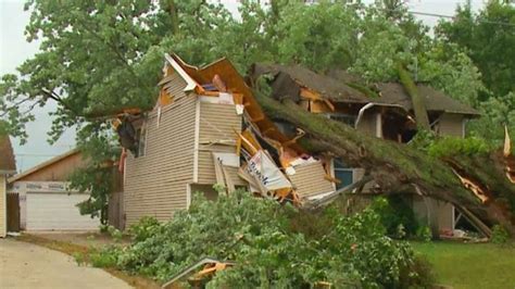 Baum Kracht Im Sturm Auf Haus Familie Durch Zufall Gerettet Wetter