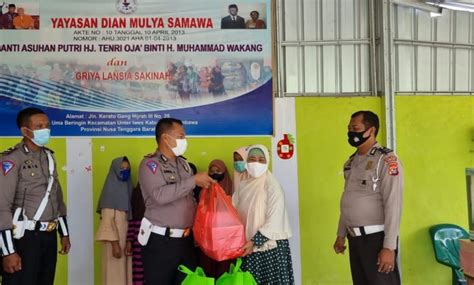 Jumat Berkah Satlantas Polres Sumbawa Bagi Sembako Dan Nasi Kotak Di