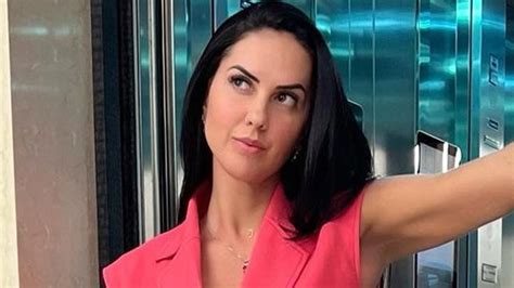 Graciele Lacerda Aposta Em Conjuntinho Cropped E Mostra Cintura Pp