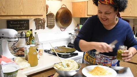 How To Wrap Tamales In Banana Leafs Jalapeno And Cheese Yum Youtube