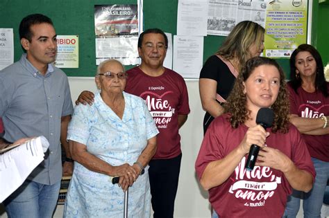 Prefeitura de Água Branca homenageia mães do município em exposição