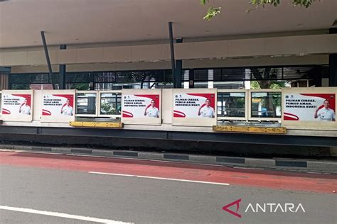 Transjakarta Nilai Stiker Heru Di Halte Masih Wajar Dan Sesuai Aturan