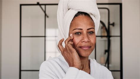 Best Skin Care Routine For Dry Mature Skin During Cold Weather Season According To A Dermatologist