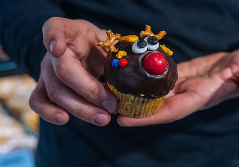 Oakmont Bakery Debuts Reindeer Cupcake For Steelers Qb Mason Rudolph