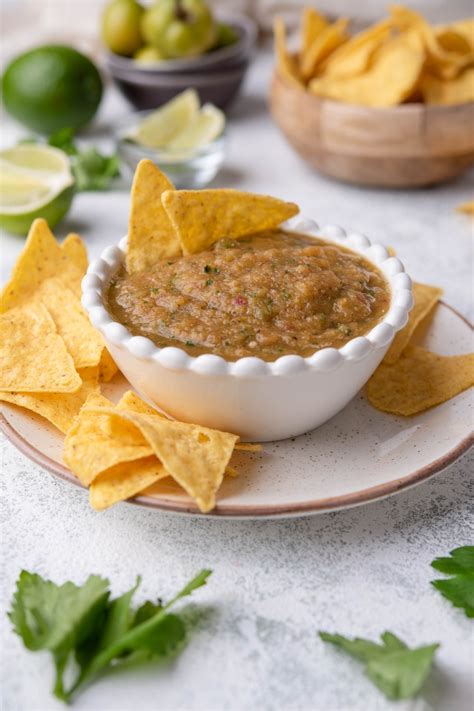 Chipotle Tomatillo Green Chili Salsa Recipe Takes 5 Minutes To Prep